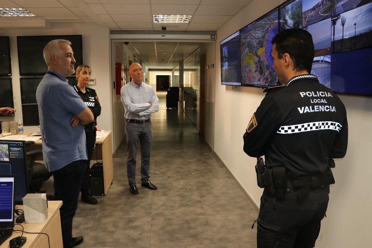 Jesús Carbonell sigue las pruebas del sistema de seguridad de grandes eventos